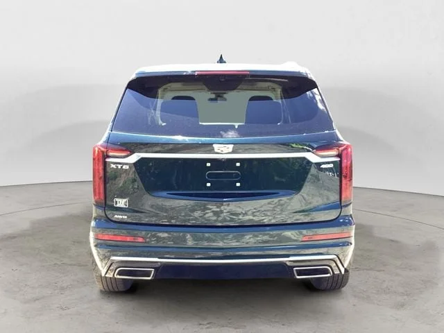 Used 2025 Emerald Cadillac Premium Luxury image 4