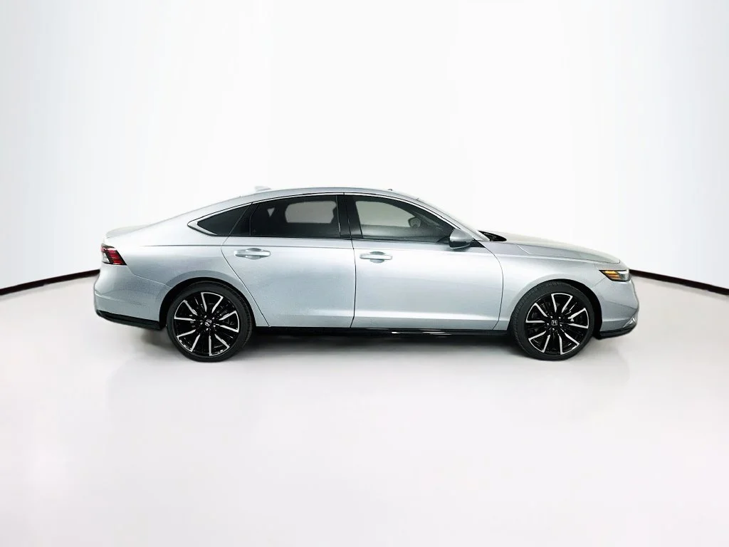 New 2026 Solar Silver Metallic Honda Touring image 8