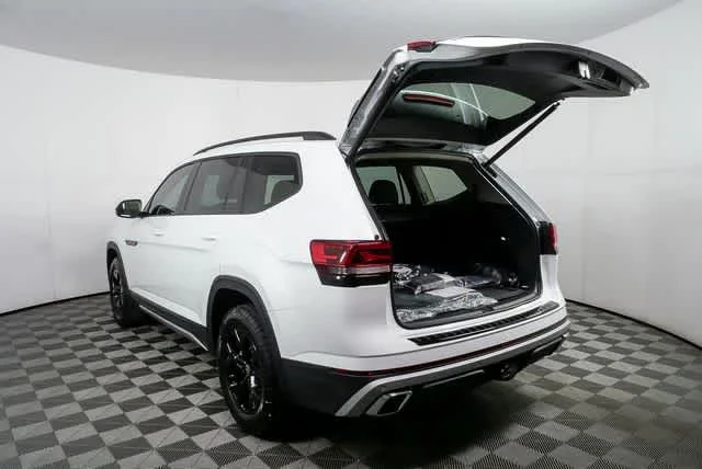 New 2026 Opal White Pearl Volkswagen 2.0T Peak Edition image 33