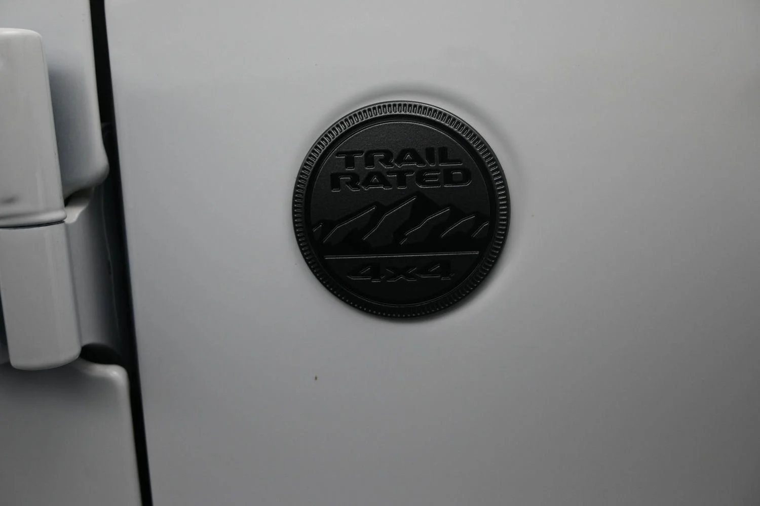 New 2026 Bright White Clear-Coat Exterior Paint Jeep Sahara image 7