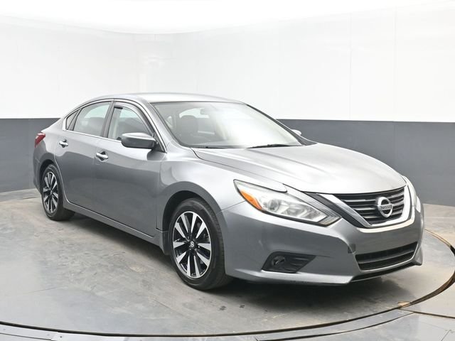 Used 2018 Gray Nissan 2.5 SV image 1
