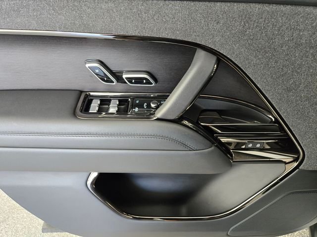 Used 2023 White Land Rover SE Dynamic image 20