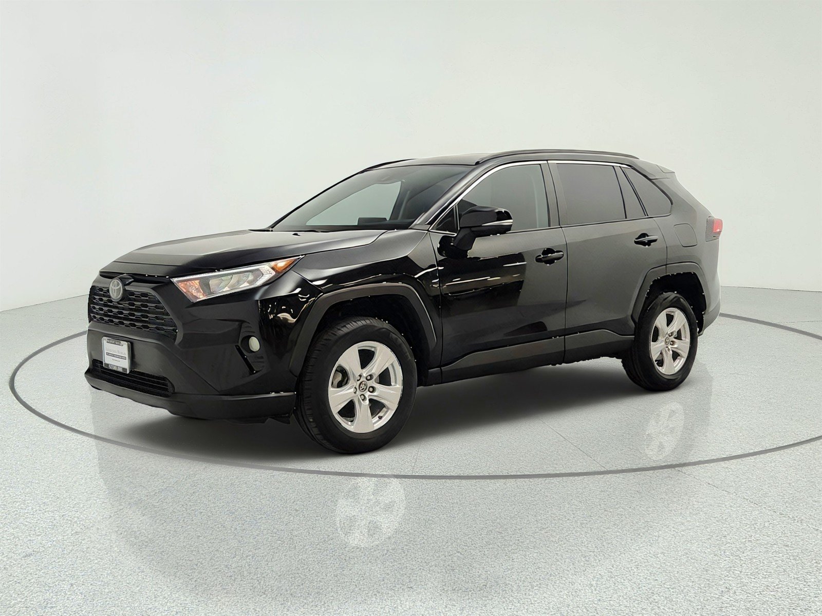 Used 2020 Midnight Black Metallic Toyota XLE FWD (Natl) image 1