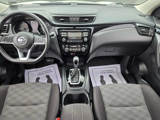 Used 2018 White Nissan  image 16