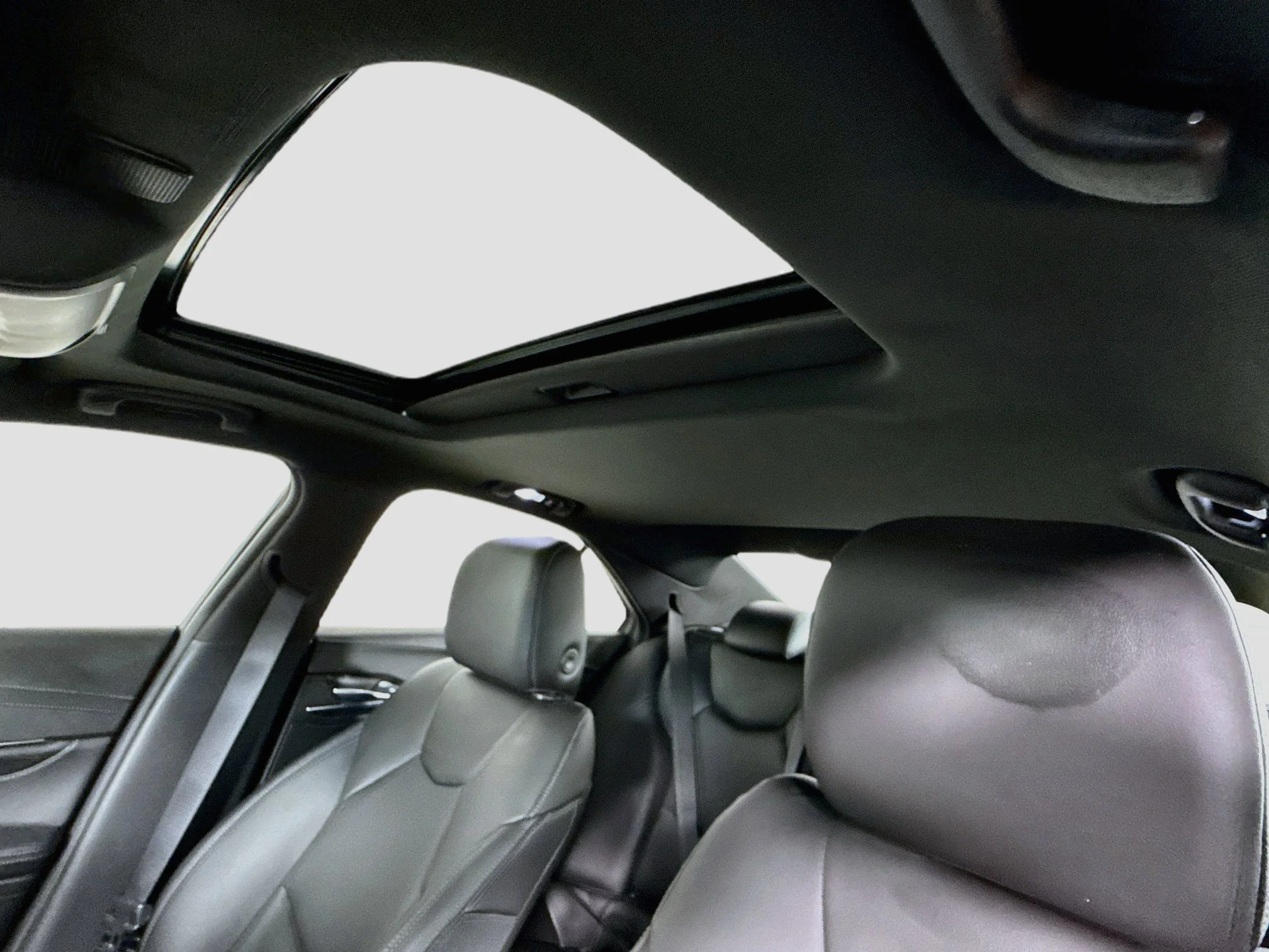 Used 2022 SUMMIT WHITE Cadillac Luxury image 24