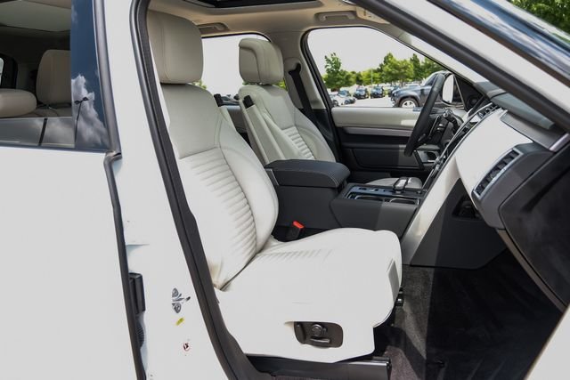 Used 2025 White Land Rover Dynamic SE image 48