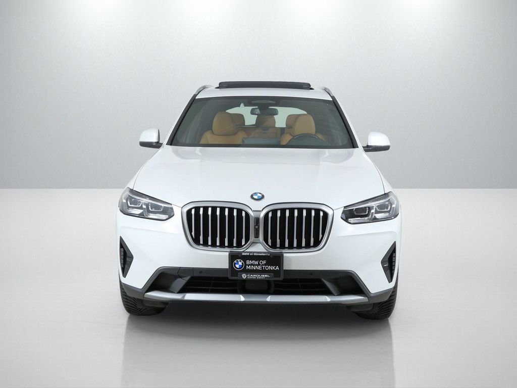 Used 2024 White BMW xDrive30i image 3