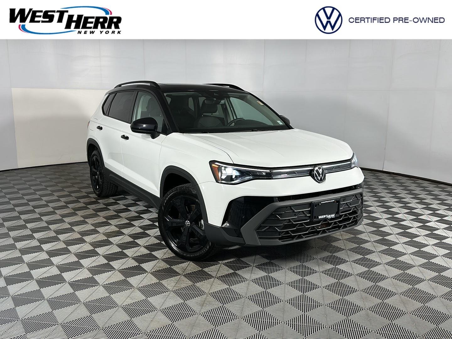 2025 Volkswagen Taos 1.5T SE Black 4Motion's photo