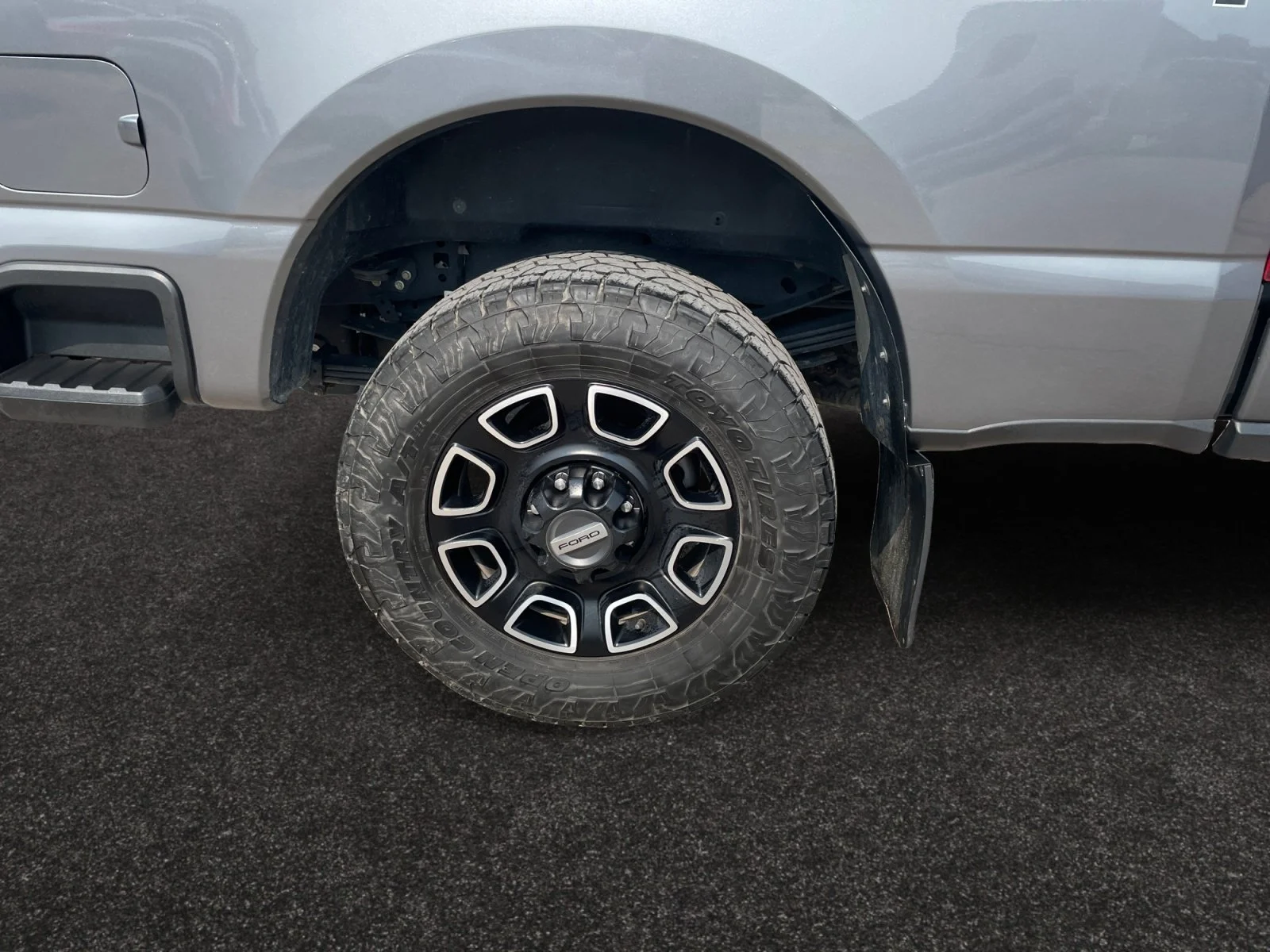 Used 2024 GRAY Ford PLATINUM SuperCrew image 9