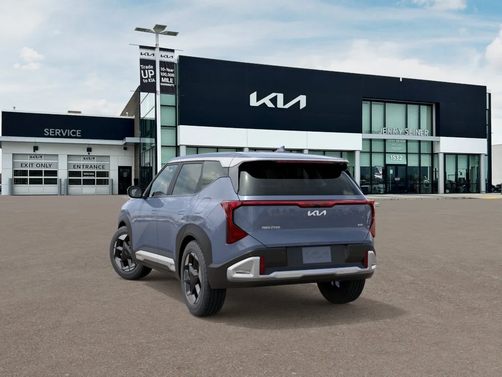 New 2027 Pale Gray Kia S image 4