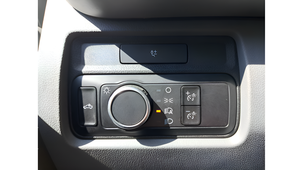 Used 2023 White Ford XL image 22