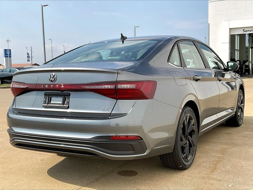 New 2027 Silver Volkswagen 1.5T SE image 2