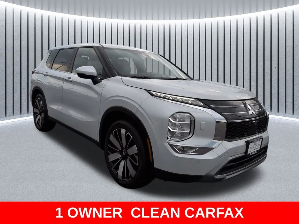 Used 2025 White Mitsubishi SE image 1