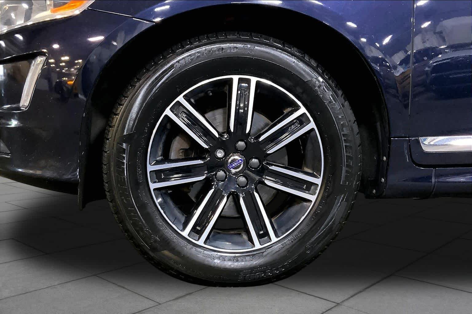 Used 2017 Magic Blue Metallic Volvo Dynamic image 11