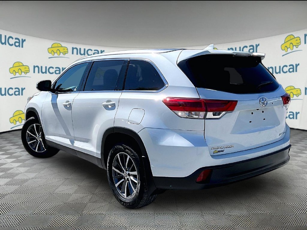 Used 2019 Blizzard Pearl Toyota XLE image 4