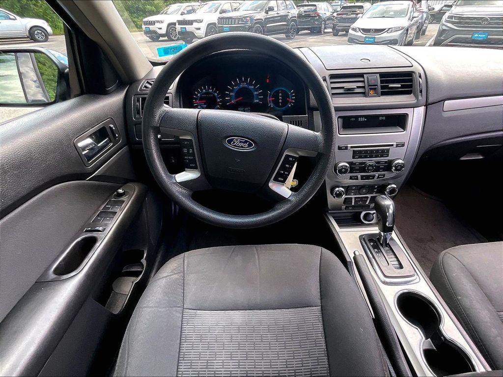 Used 2012 Blue Ford SE image 15