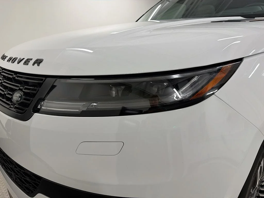 Used 2026 White Land Rover Dynamic SE image 32