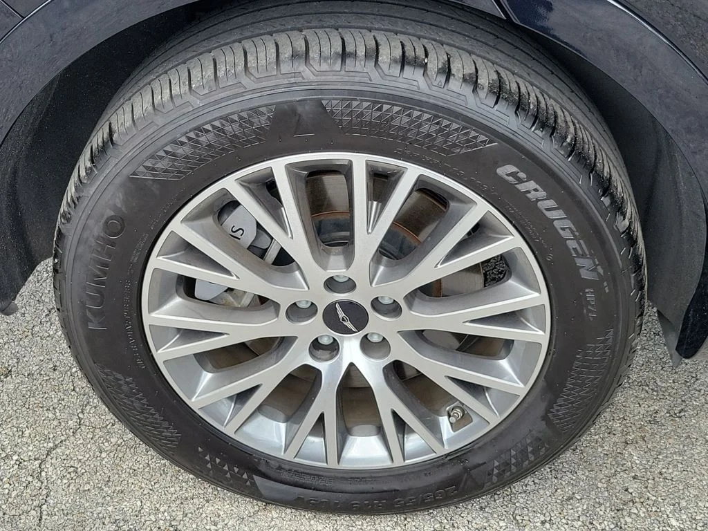 Used 2025 Black Genesis 2.5T image 9