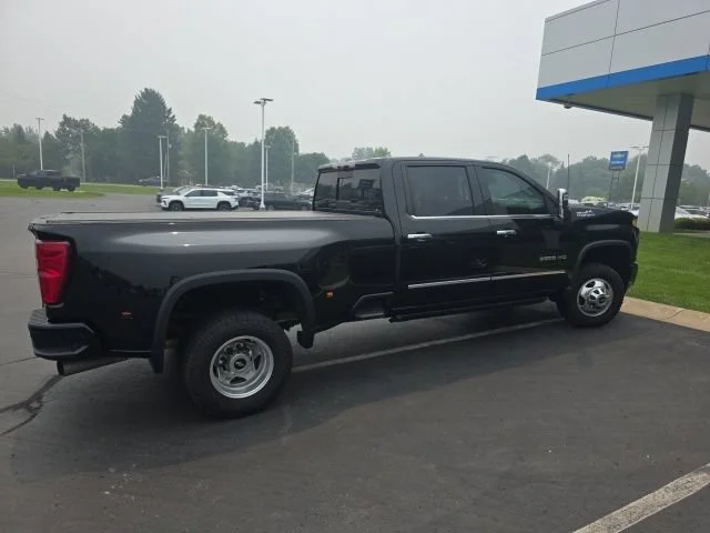 Used 2021 Black Chevrolet High Country image 14