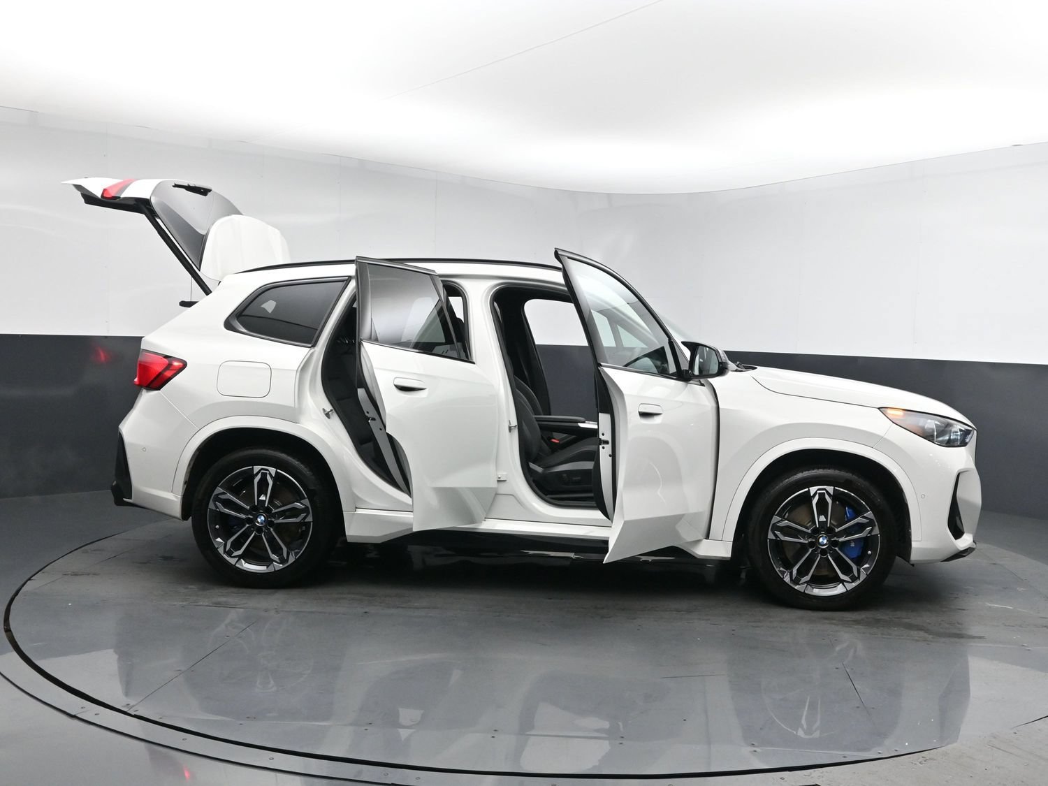 Used 2026 White BMW M35i image 27
