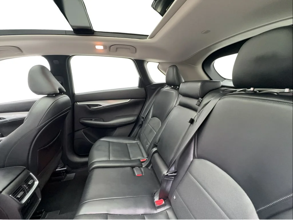 Used 2023 White INFINITI LUXE image 24