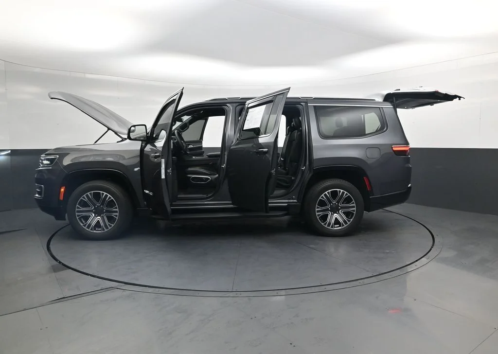 Used 2024 Gray Jeep Base image 52