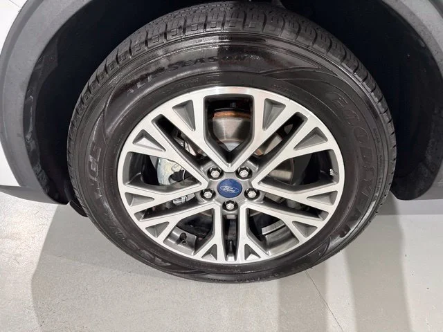 Used 2022 White Ford SEL image 4