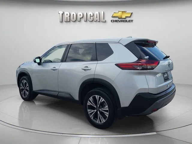 Used 2023 Silver Nissan SV image 3