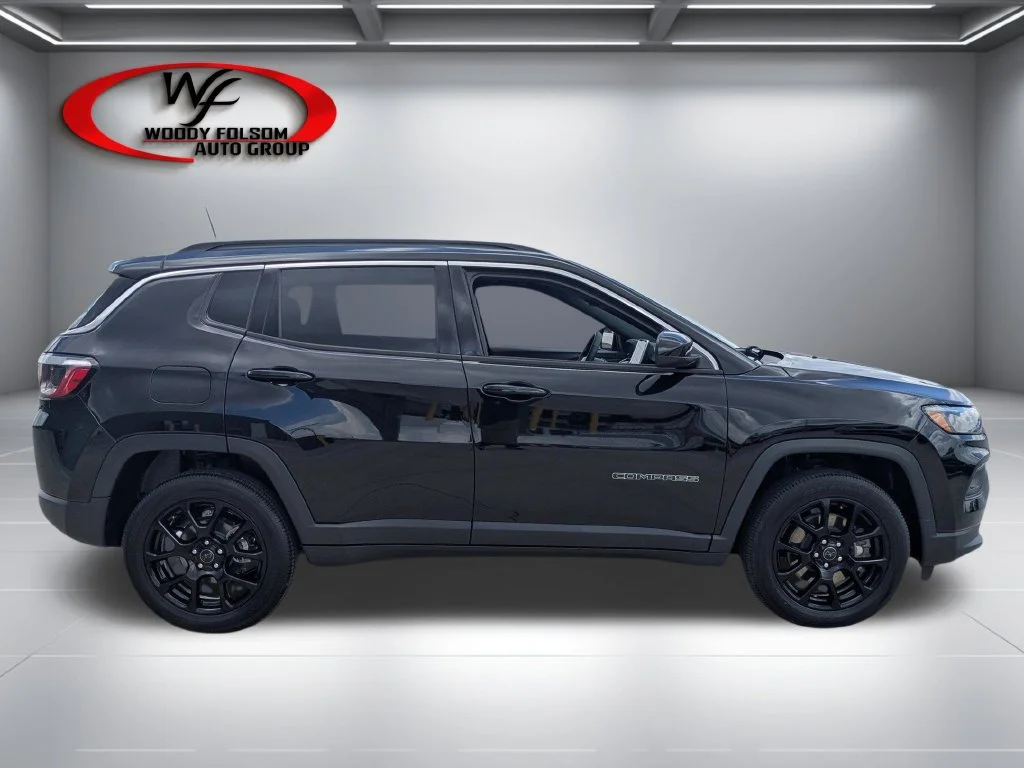 Used 2025 Black Jeep Latitude image 5