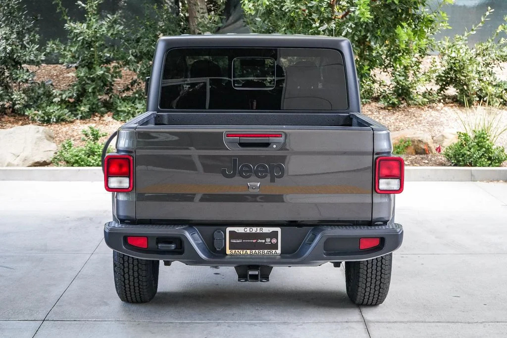 Used 2022 Gray Jeep Altitude image 5