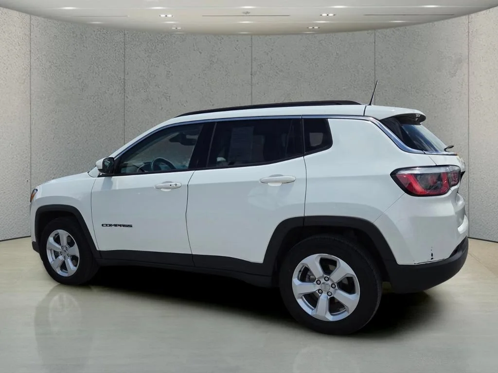 Used 2019 White Clearcoat Jeep Latitude image 8