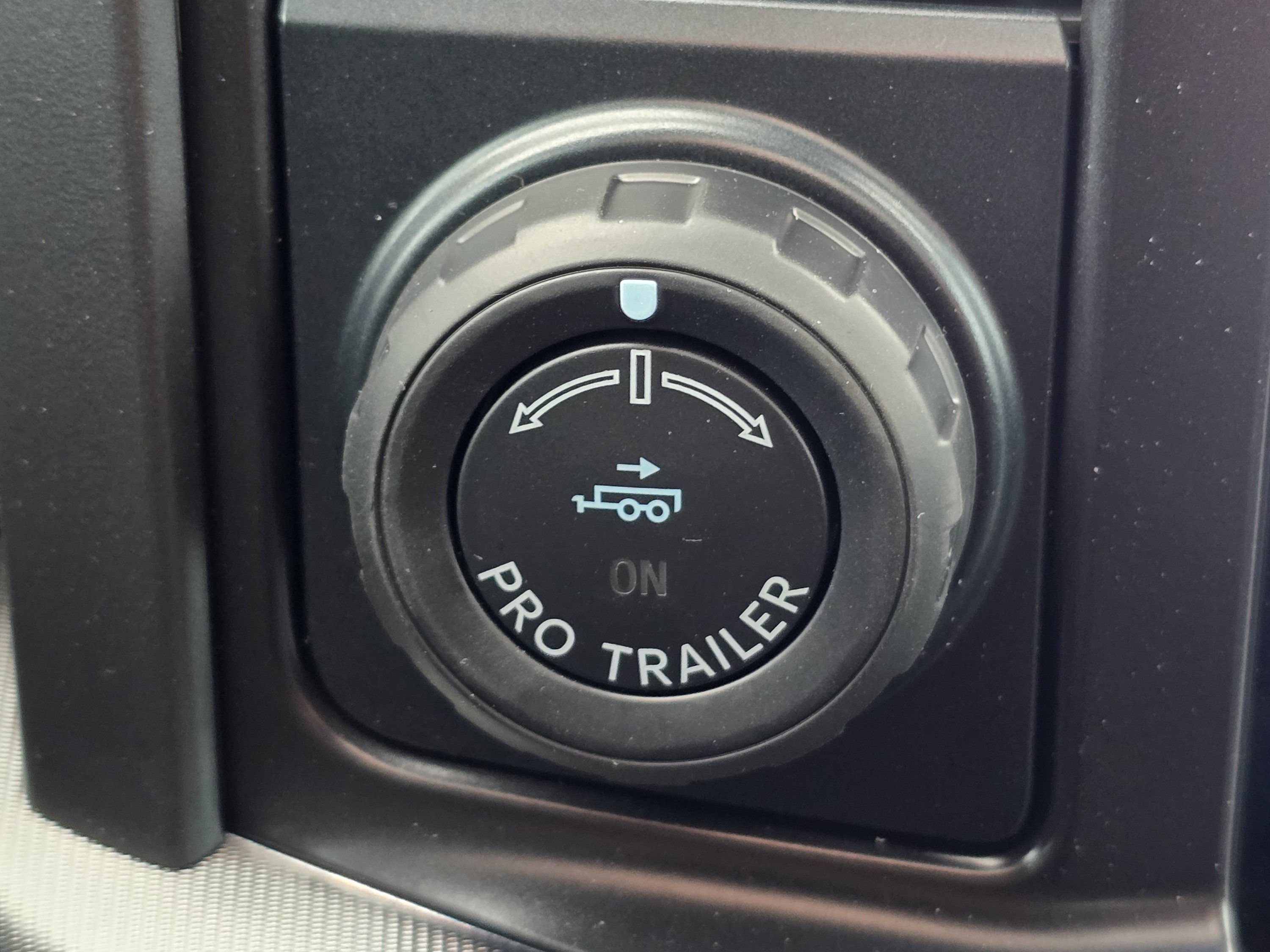 New 2026 Carbonized Gray Metallic Ford LARIAT image 14