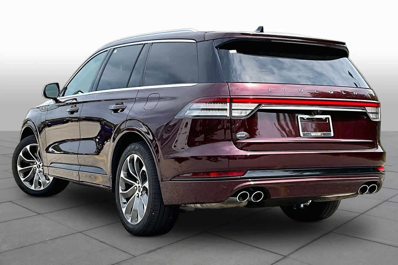Used 2022 Burgundy Velvet Metallic Tinted Clearcoat Lincoln Grand Touring image 12
