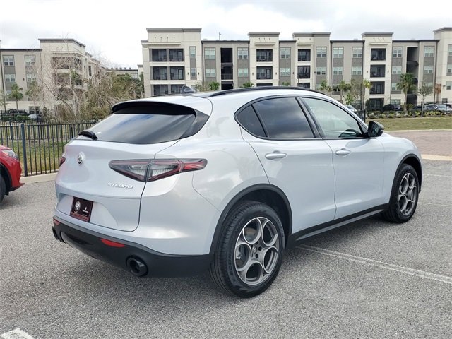 2025 Alfa Romeo Stelvio Sprint Base photo 4