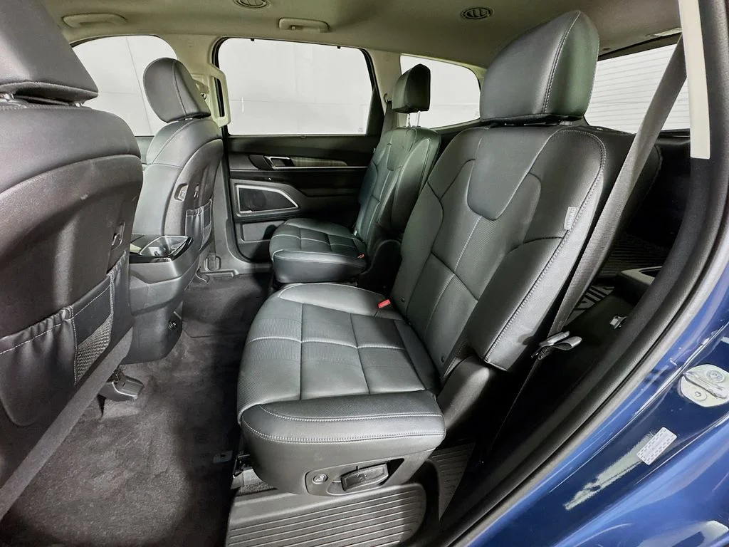 Used 2025 Black Kia EX image 30