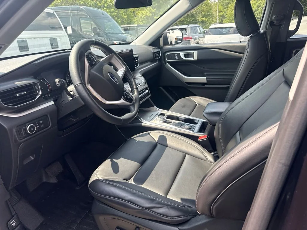 Used 2023 Black Ford XLT image 3