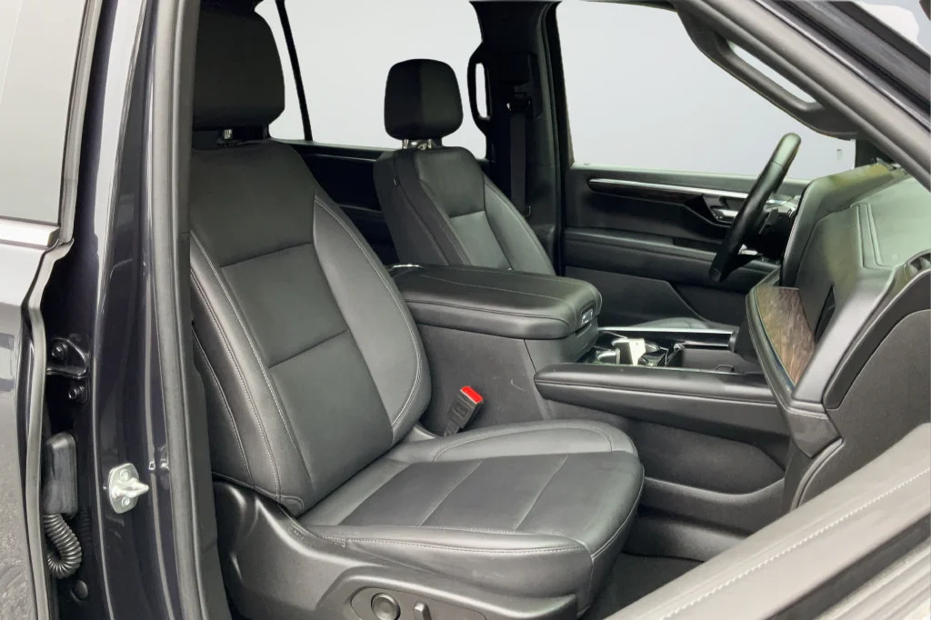 2025 Chevrolet Suburban LT - Photo 19