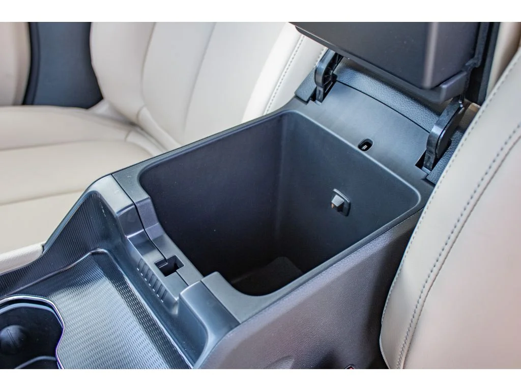 New 2026 Bright White Clear-Coat Exterior Paint Jeep Limited image 36