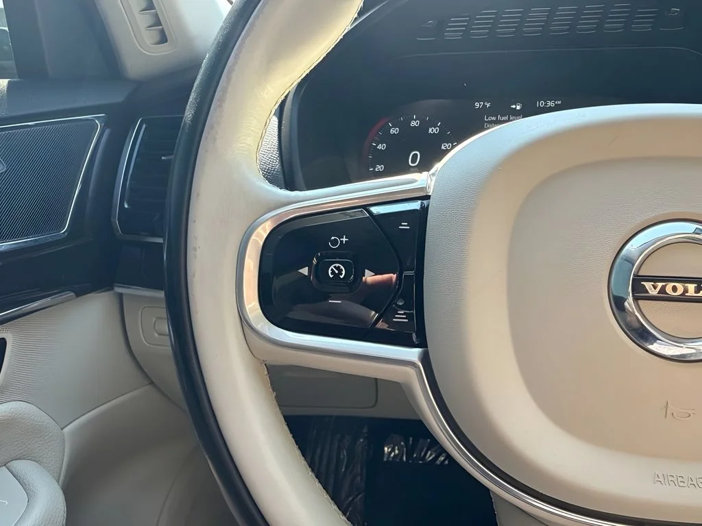 Used 2018  Volvo Momentum image 17