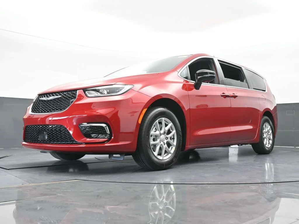 New 2026 Red Hot Pearl-Coat Exterior Paint Chrysler Select image 52