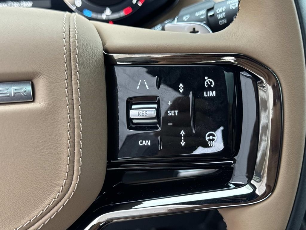 New 2026 Fuji White Land Rover Dynamic SE image 29