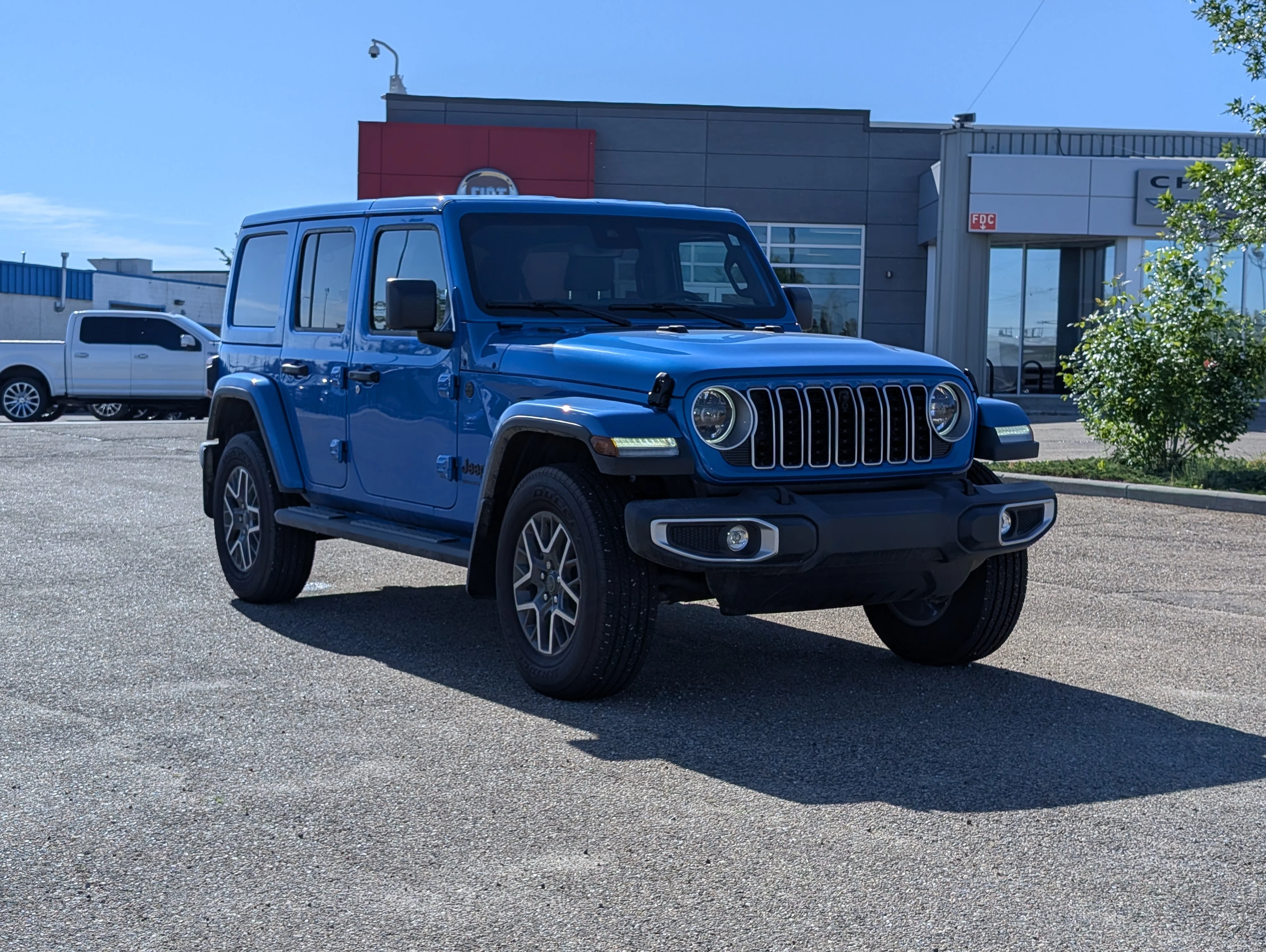 New 2025 Hydro Blue Pearl Jeep Sahara image 9