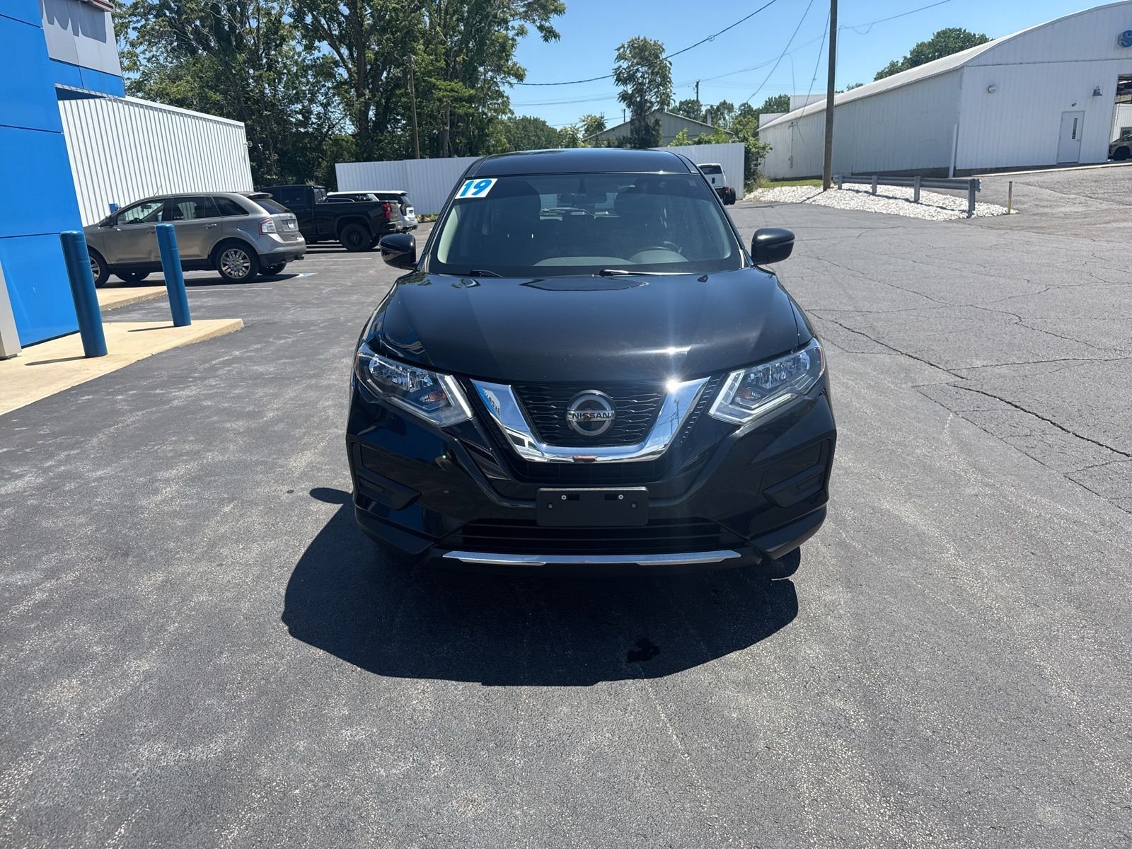 Used 2018  Nissan S image 10