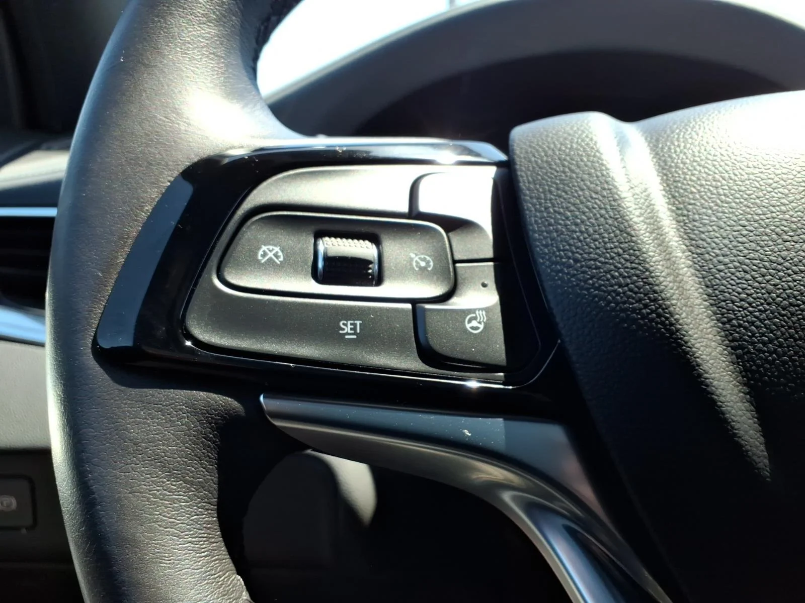 Used 2023 Ebony Twilight Metallic Buick Essence image 21