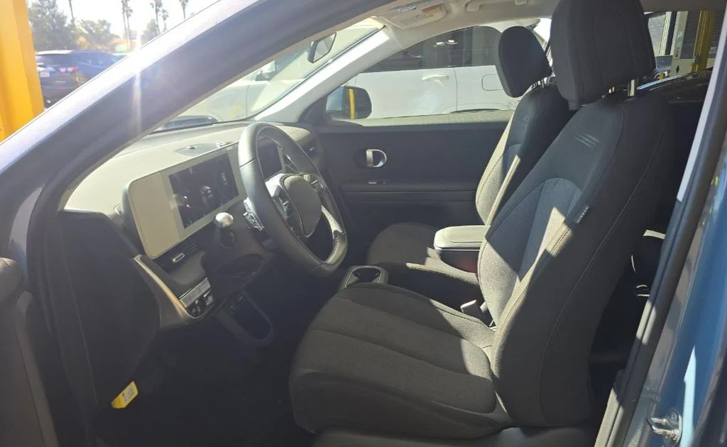 Used 2024 Blue Hyundai SE image 5
