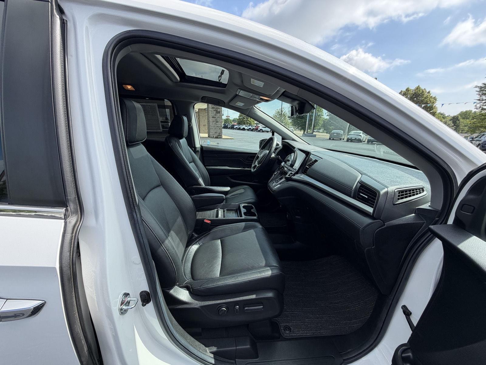 Used 2024 Platinum White Pearl Honda EX-L image 17