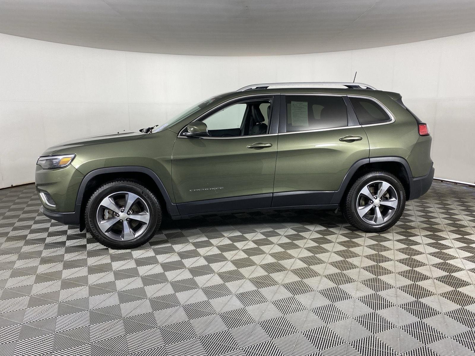Used 2019 Olive Green Pearlcoat Jeep Limited image 4