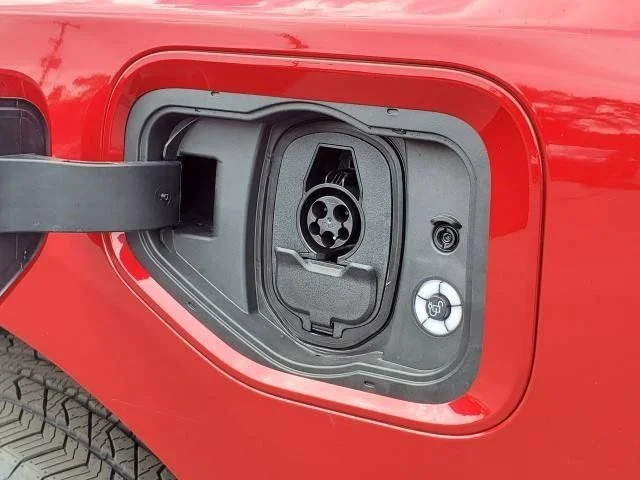 2025 Ford F-150 Lightning Flash - Photo 8