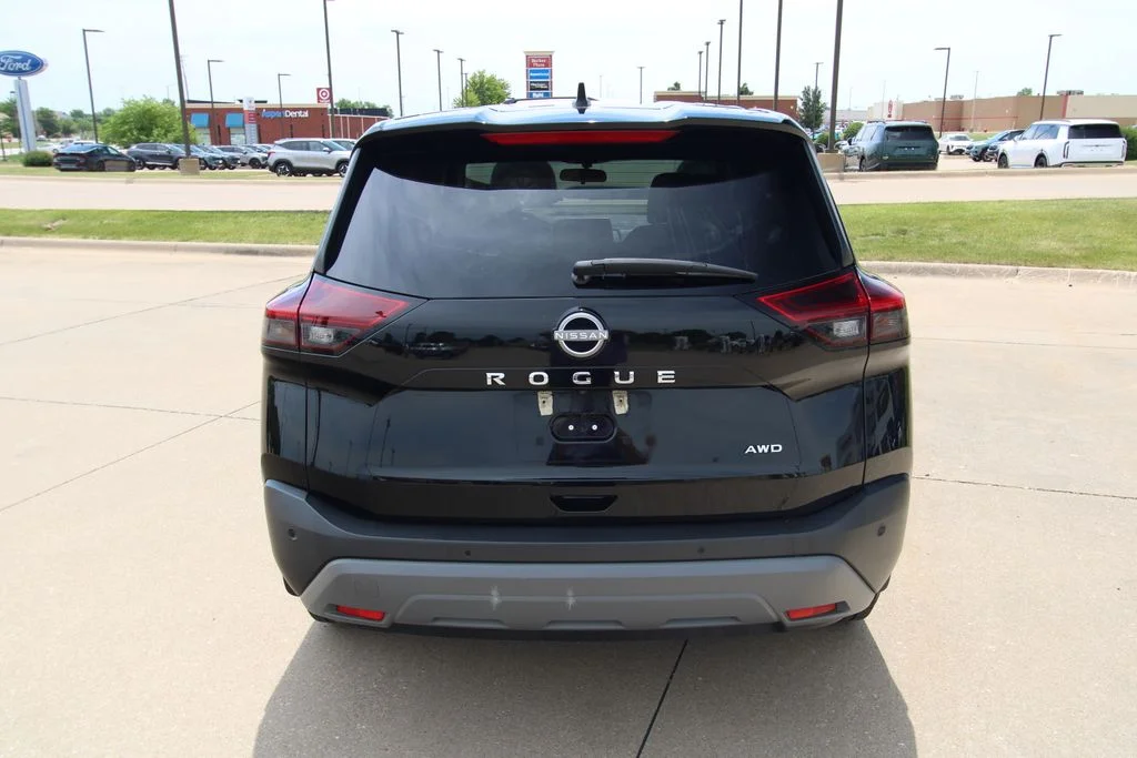 Used 2023 Black Nissan S image 13