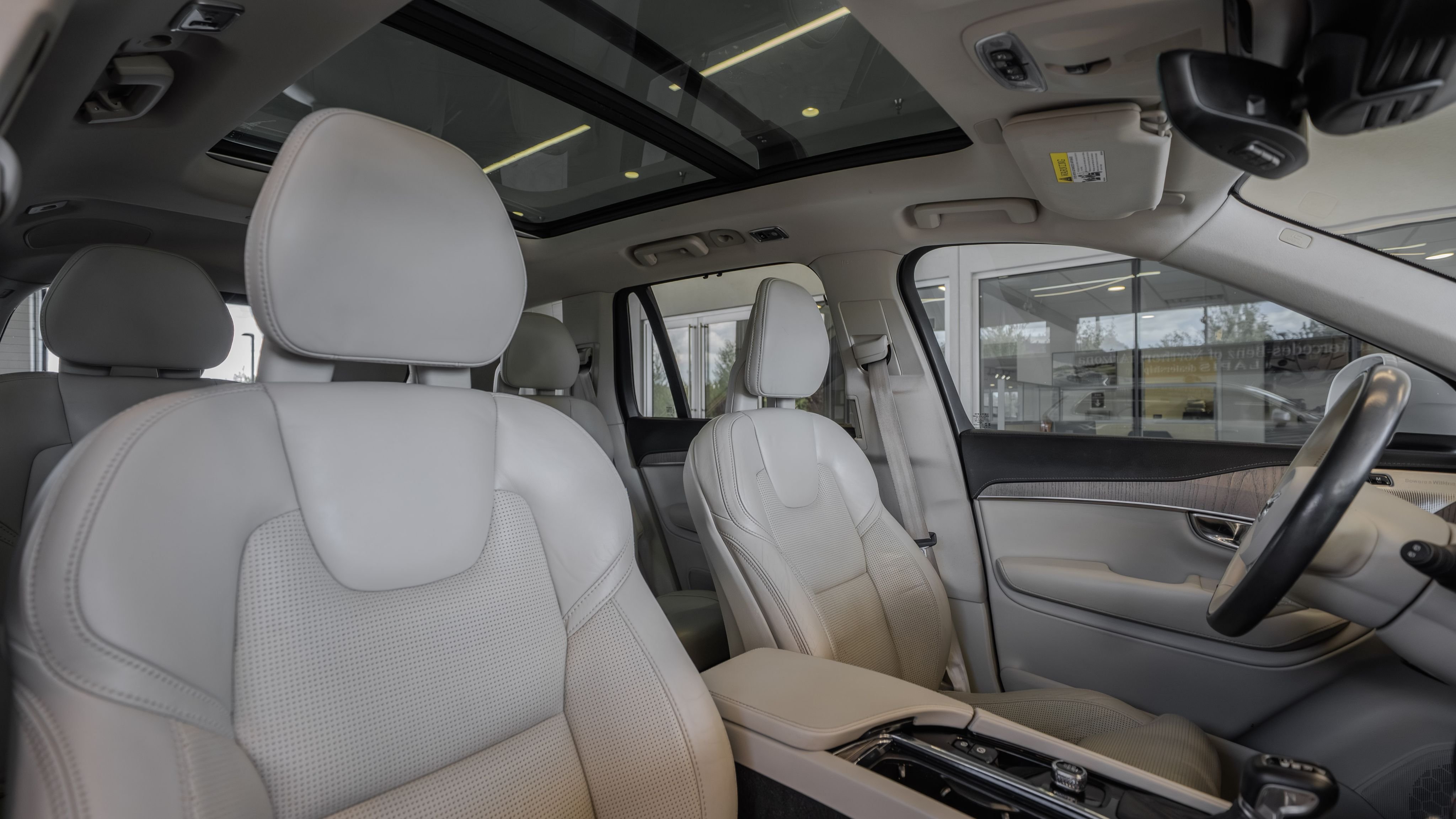 Used 2022 Crystal White Volvo T6 Inscription image 32